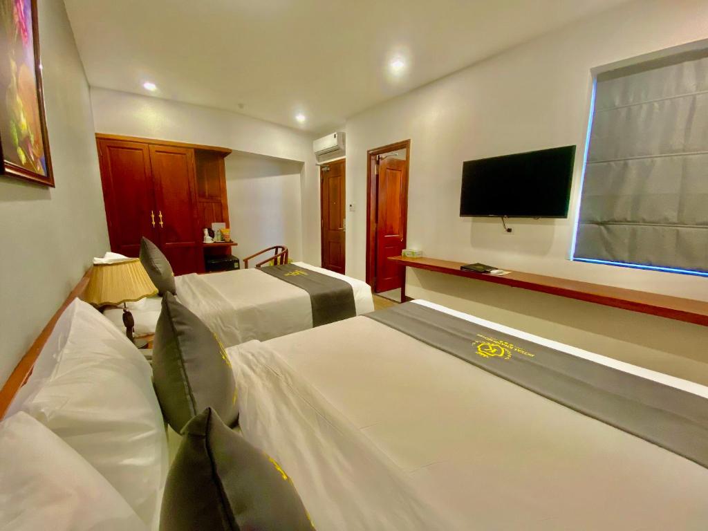 Phòng Premier Deluxe cho 3 Người - Khách sạn Royal Khanh Phú Yên