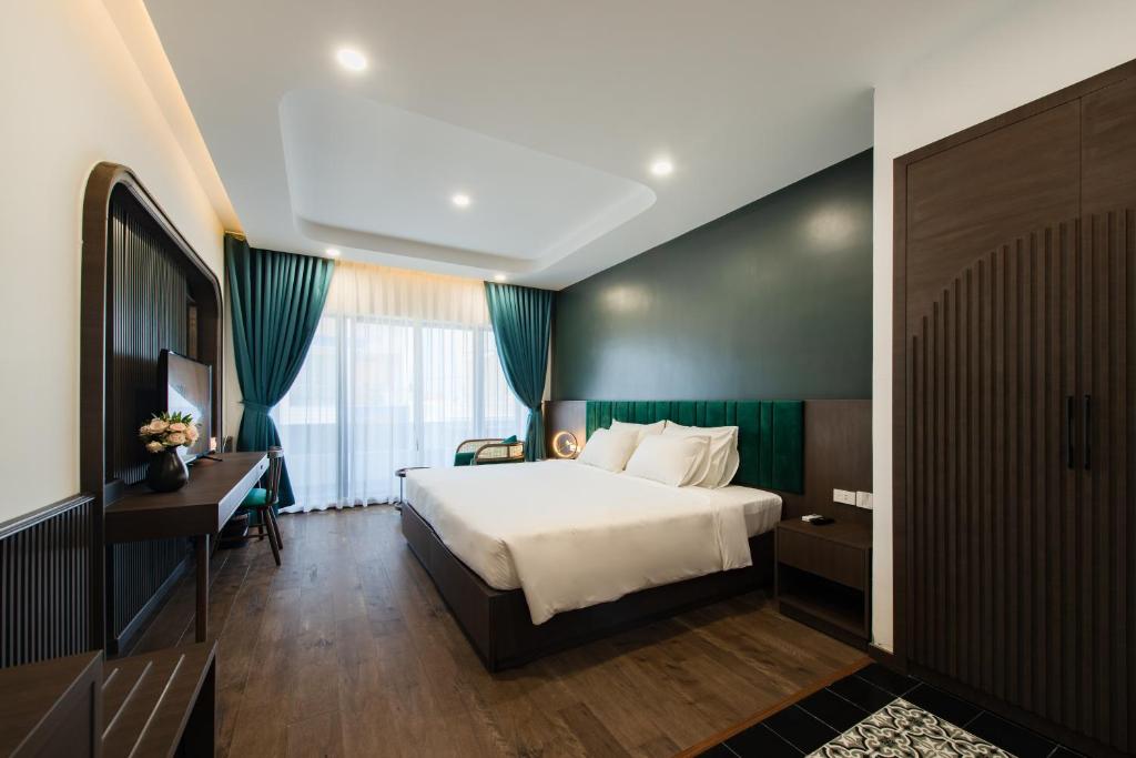 Phòng giường đôi có ban công (Double Room with Balcony) - Khách sạn Miami Phú Yên