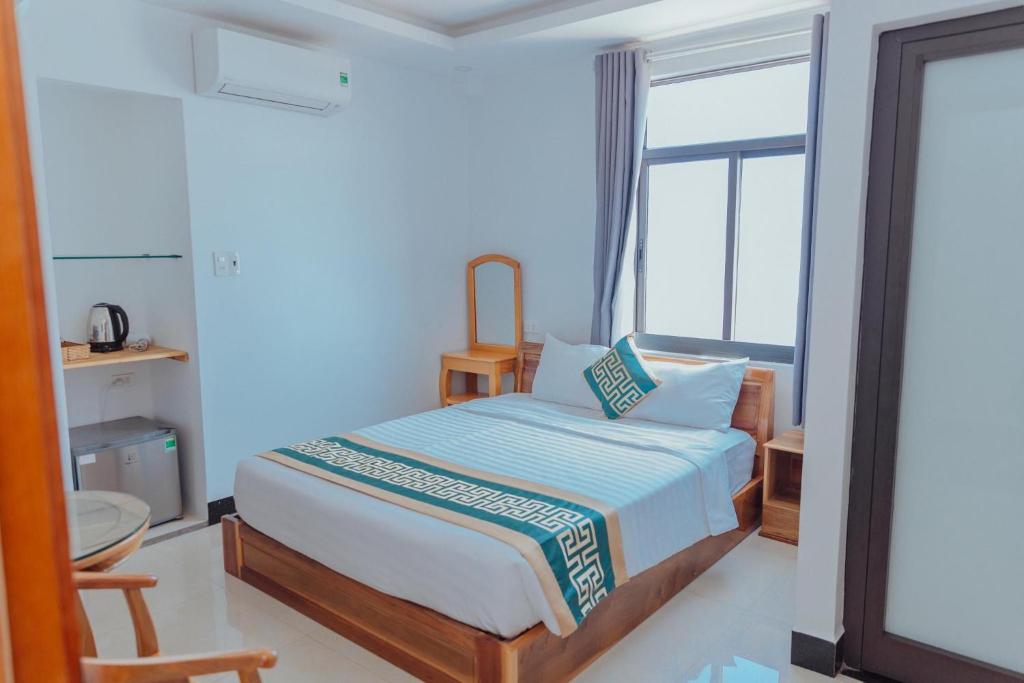 Phòng Deluxe Giường Đôi Nhìn Ra Biển - Khách sạn Luxury Phú Yên